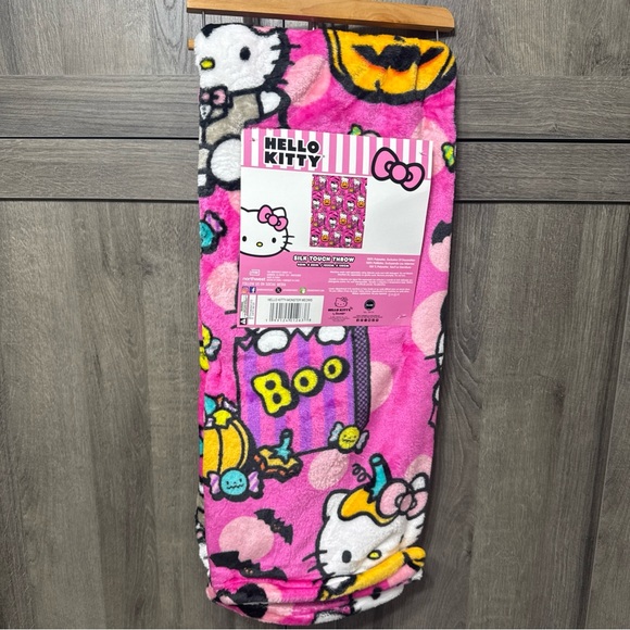 New Hello Kitty Halloween Monsters Pink Plush 40" x 50" Preschool Throw Blanket - Picture 1 of 7